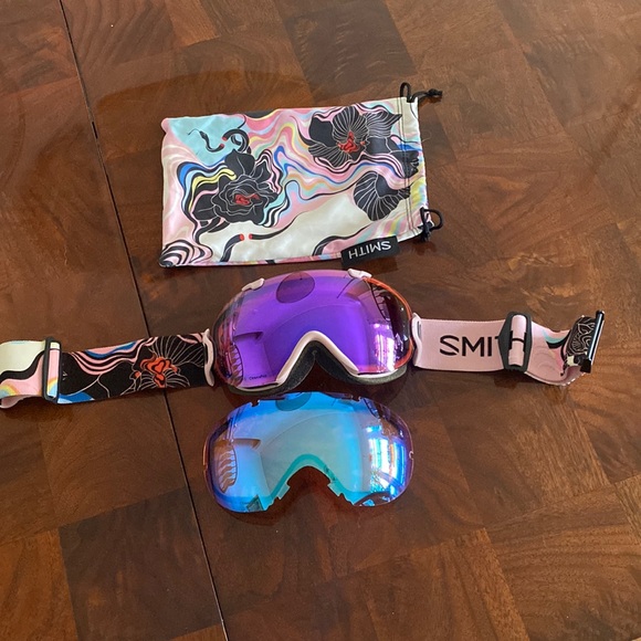 SMITH Snowboarding Goggles - Picture 1 of 3